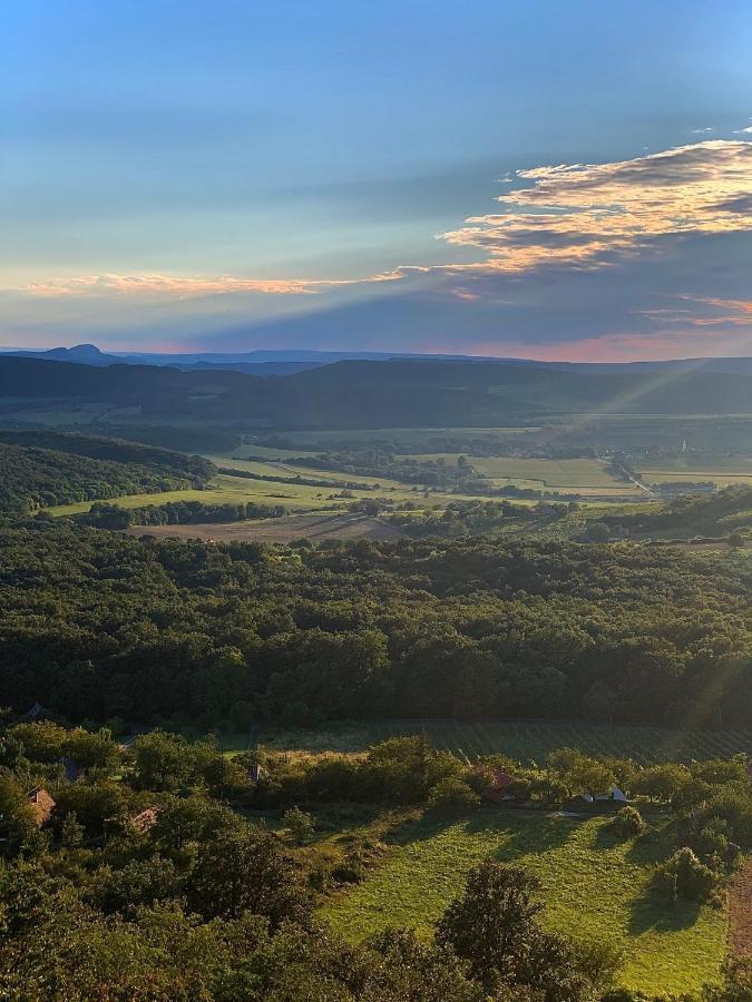 Kisvulkan Nyulontul Mencshely Dış mekan fotoğraf